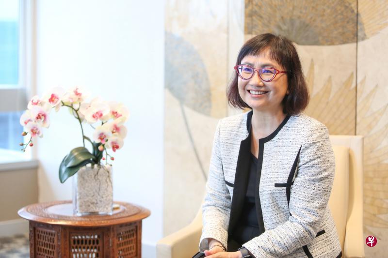埃克森美孚亚太区主席及执行董事长陈爱玲表示,公司未来面临着双重能源挑战,即如何满足不断增加的能源需求,提供可靠且负担得起的能源,另一方面进行低碳改造,更快地过渡到可持续能源。(何家俊摄) 埃克森美孚亚太区主席及执行董事长陈爱玲表示,公司未来面临着双重能源挑战,即如何满足不断增加的能源需求,提供可靠且负担得起的能源,另一方面进行低碳改造,更快地过渡到可持续能源。(何家俊摄)