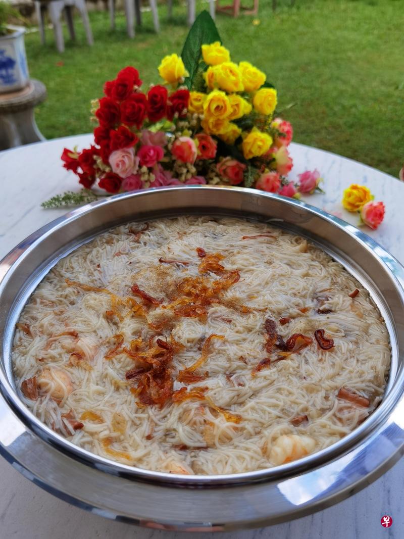 面线糊是福建人的菜品,成了我们的必吃年菜源自我外婆。(林安娜摄) 面线糊是福建人的菜品,成了我们的必吃年菜源自我外婆。(林安娜摄)