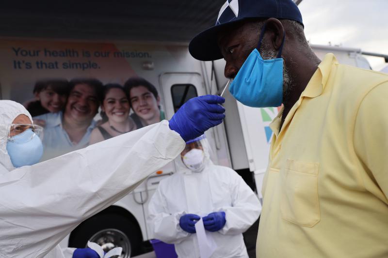 美国约翰·霍普金斯大学(Johns Hopkins University)最新数据显示,截至2月14日,全球过去一周新报告的冠病病例数为10月以来最低,达270万起。(法新社) 美国约翰·霍普金斯大学(Johns Hopkins University)最新数据显示,截至2月14日,全球过去一周新报告的冠病病例数为10月以来最低,达270万起。(法新社)