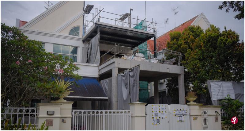 一名建筑公司的老板在监督私宅的翻修工程时,从屋内地板洞口坠落身亡。(海峡时报) 一名建筑公司的老板在监督私宅的翻修工程时,从屋内地板洞口坠落身亡。(海峡时报)