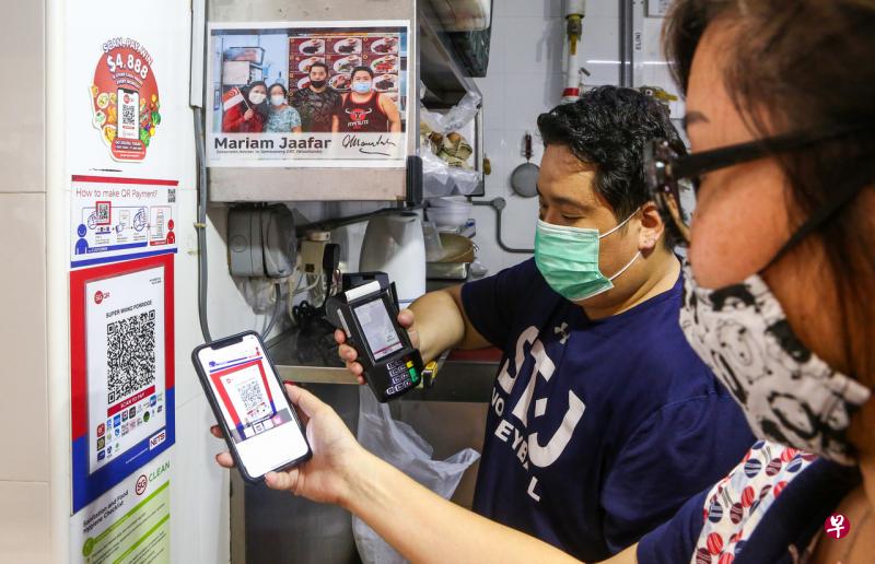 我国的1万8000多名摊贩中,有超过一半已开通电子付费选项。(档案照) 我国的1万8000多名摊贩中,有超过一半已开通电子付费选项。(档案照)