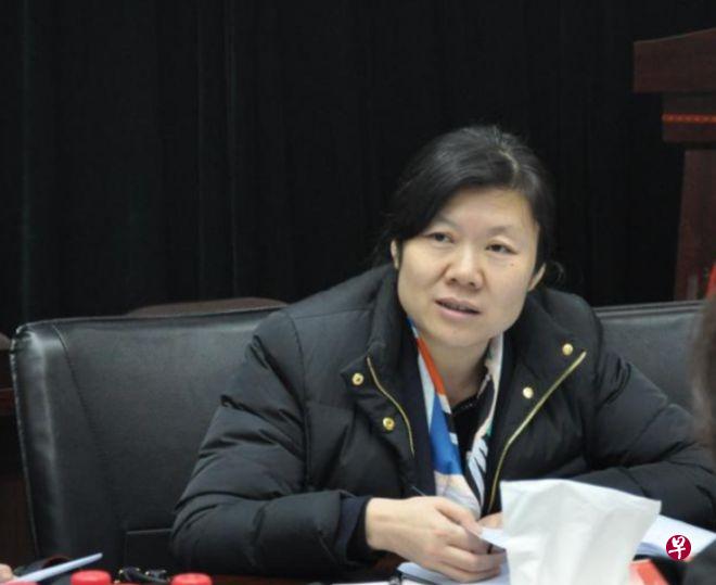 许多网民将贵州茅台集团总工程师、首席质量官王莉称为“酱香型院士”。(互联网) 许多网民将贵州茅台集团总工程师、首席质量官王莉称为“酱香型院士”。(互联网)