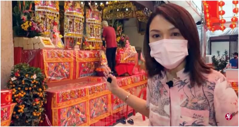 白薇秀在面簿贴文说,小时候家里拜天公,小孩子会负责把糖果、水果摆好,最特别的就是有甘蔗,很有过年的气氛。(取自白薇秀面簿) 白薇秀在面簿贴文说,小时候家里拜天公,小孩子会负责把糖果、水果摆好,最特别的就是有甘蔗,很有过年的气氛。(取自白薇秀面簿)