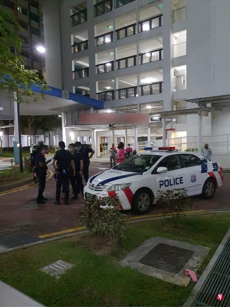 多名送餐员到阿裕尼巷上段第7座组屋单位送餐,才发现是恶作剧。(档案照) 多名送餐员到阿裕尼巷上段第7座组屋单位送餐,才发现是恶作剧。(档案照)