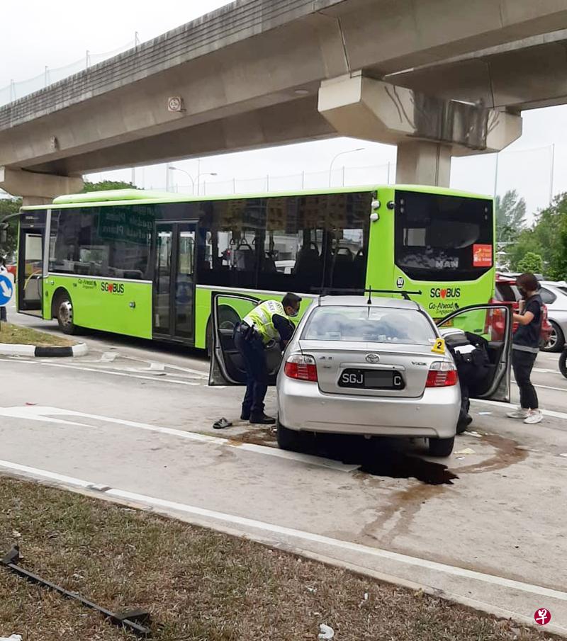警方随后在车祸现场进行调查。(受访者提供) 警方随后在车祸现场进行调查。(受访者提供)