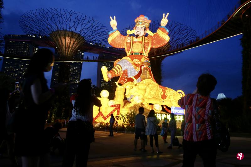 今年的春到河畔亮点包括24个精美灯饰、巨型财神爷,以及舞狮文化特展。(邬福梁摄) 今年的春到河畔亮点包括24个精美灯饰、巨型财神爷,以及舞狮文化特展。(邬福梁摄)