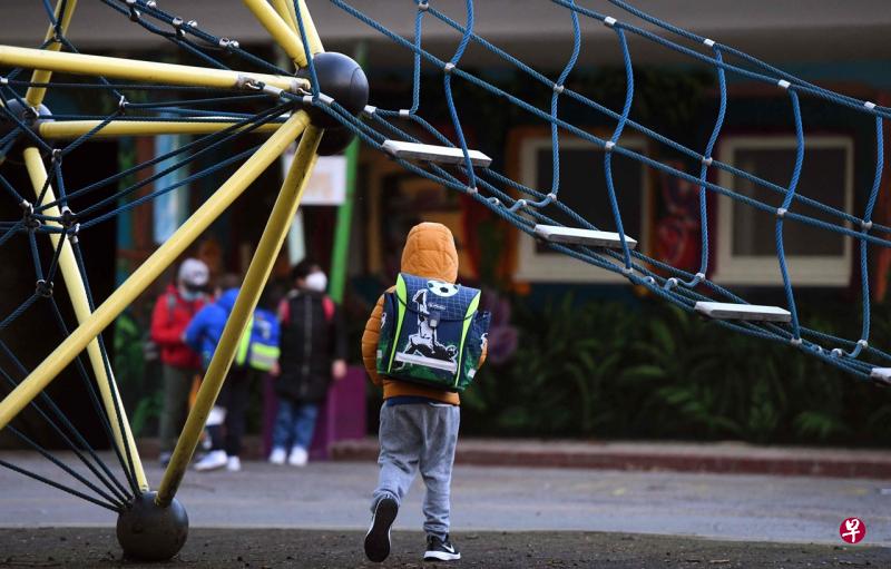 研究发现,儿童感染冠病后有更强的先天免疫应答,他们血液中的中性粒细胞被激活,同时血液中单核细胞、树突状细胞、自然杀伤细胞等免疫细胞减少。(法新社) 研究发现,儿童感染冠病后有更强的先天免疫应答,他们血液中的中性粒细胞被激活,同时血液中单核细胞、树突状细胞、自然杀伤细胞等免疫细胞减少。(法新社)