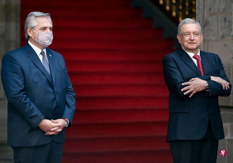 阿根廷总统费尔南德斯(左)周二到墨西哥总统府与墨国总统总统洛佩斯(右)会面。(法新社) 阿根廷总统费尔南德斯(左)周二到墨西哥总统府与墨国总统总统洛佩斯(右)会面。(法新社)