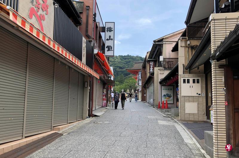 日本政府将提早一周，在本月底解除当地5个县的紧急状态。（路透社） 
