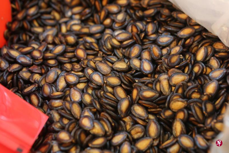 瓜子好吃,但不宜长期、过量吃。(档案照) 瓜子好吃,但不宜长期、过量吃。(档案照)