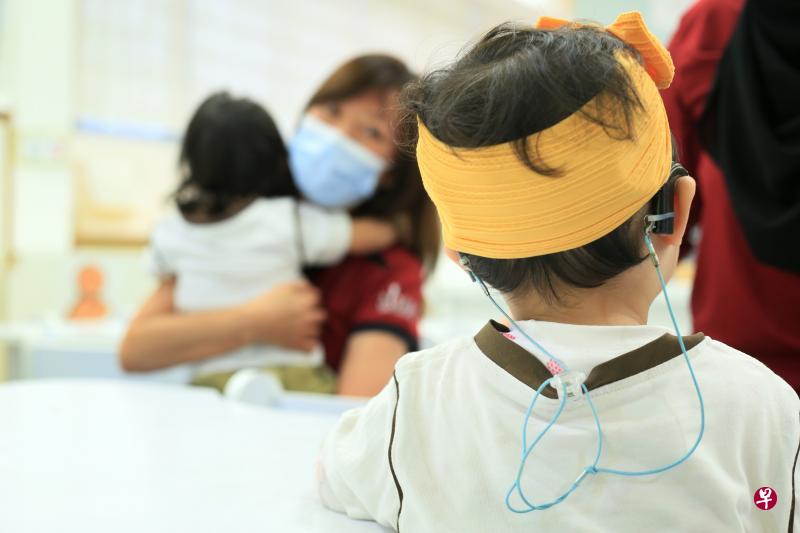 接受社会上的差异,是必须从小灌输的观念。对特需孩子来说,只有当人们懂得尊重与接受他们的不同,理解他们的需求,社会大众普遍具包容心,孩子才能自在成长,看护者才能拥抱信念。 接受社会上的差异,是必须从小灌输的观念。对特需孩子来说,只有当人们懂得尊重与接受他们的不同,理解他们的需求,社会大众普遍具包容心,孩子才能自在成长,看护者才能拥抱信念。