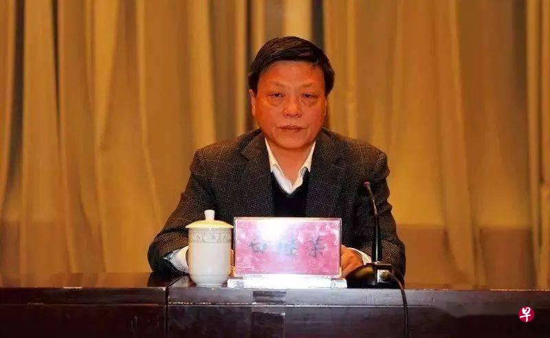62岁的白继荣是此次落马的一名退休官员。他曾长期在内蒙古党委组织部工作,也担任过呼伦贝尔市委常委、组织部部长。(互联网) 62岁的白继荣是此次落马的一名退休官员。他曾长期在内蒙古党委组织部工作,也担任过呼伦贝尔市委常委、组织部部长。(互联网)