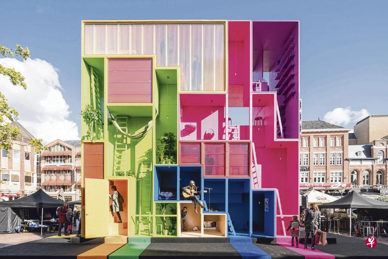 聚碳酸酯为建筑外观提供了广泛的美学机会。(取自ArchDaily.com) 聚碳酸酯为建筑外观提供了广泛的美学机会。(取自ArchDaily.com)