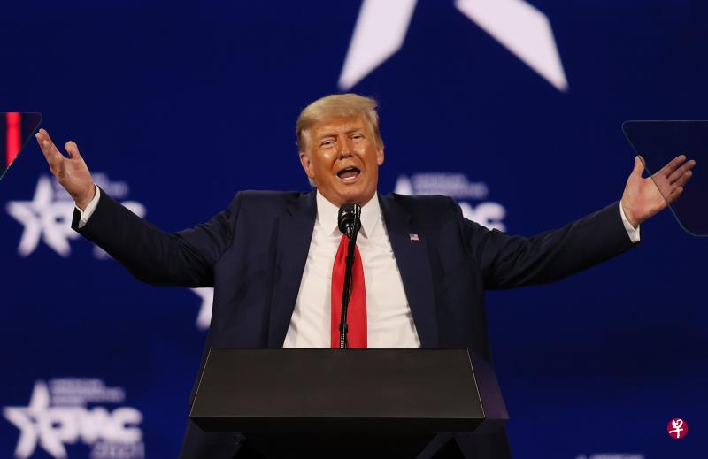 特朗普也告诉其保守派支持者:“我们正在为美国的生存而斗争。这是一场斗争。这是一场可怕、糟糕、痛苦的斗争……但最终我们必将获胜。”(法新社) 特朗普也告诉其保守派支持者:“我们正在为美国的生存而斗争。这是一场斗争。这是一场可怕、糟糕、痛苦的斗争……但最终我们必将获胜。”(法新社)