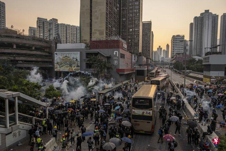 澳大利亚媒体指该国逾10年来首次向香港人发出难民签证。过去10年来向澳大利亚申请难民身份的香港人近半数是在2019年6月的反修例冲突后申请。(档案照) 澳大利亚媒体指该国逾10年来首次向香港人发出难民签证。过去10年来向澳大利亚申请难民身份的香港人近半数是在2019年6月的反修例冲突后申请。(档案照)