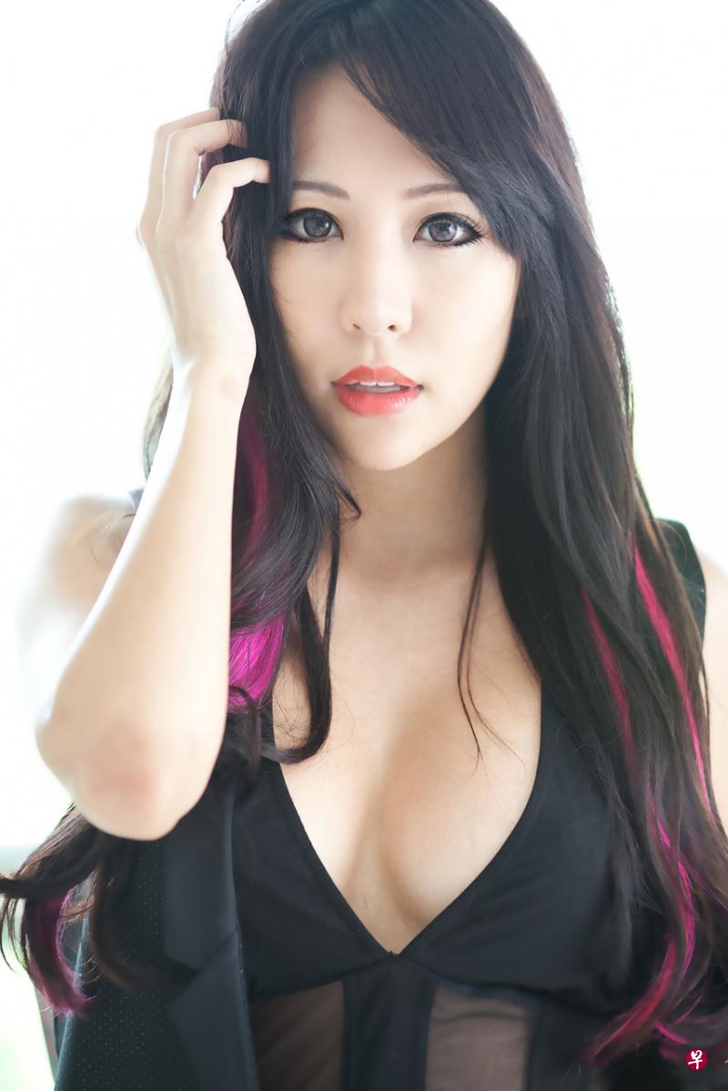 朗·戴比·瓦莱丽·特纳斯哈面对21项控状,她原订今早针对九项控状审讯,但她请病假。(档案照) 朗·戴比·瓦莱丽·特纳斯哈面对21项控状,她原订今早针对九项控状审讯,但她请病假。(档案照)