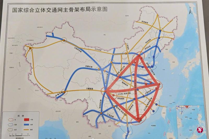《人民日报》本月1日报道,中国大陆国务院新闻办公室当天在新闻发布会上介绍《国家综合立体交通网规划纲要》,并在微博上发布“国家综合立体交通网主骨架布局示意图”,显示一条福建至台北的“通道”。( 《人民日报》 微博) 《人民日报》本月1日报道,中国大陆国务院新闻办公室当天在新闻发布会上介绍《国家综合立体交通网规划纲要》,并在微博上发布“国家综合立体交通网主骨架布局示意图”,显示一条福建至台北的“通道”。( 《人民日报》 微博)