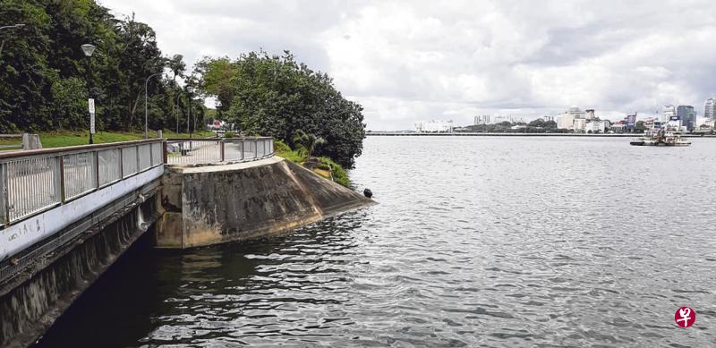 支那河出口处为柔佛海峡,距离新柔长堤约700米。 支那河出口处为柔佛海峡,距离新柔长堤约700米。