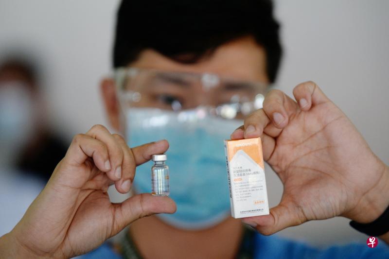 巴西研究人员在发表的一篇论文中说,他们从八名接种科兴生物疫苗的人中抽取的血浆样发现,他们未能有效地对抗P.1冠病变体。(路透社) 巴西研究人员在发表的一篇论文中说,他们从八名接种科兴生物疫苗的人中抽取的血浆样发现,他们未能有效地对抗P.1冠病变体。(路透社)