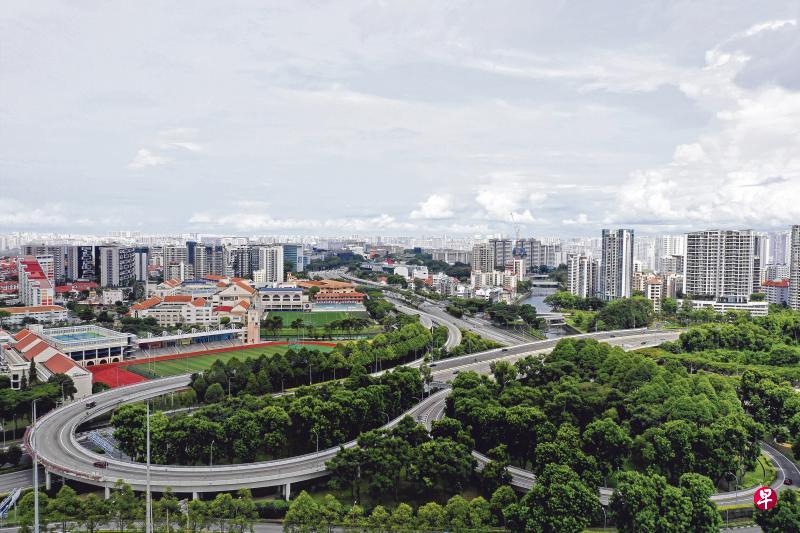 政府将打造八个“电动车市镇”,并在这些市镇的所有组屋停车场设置充电点。(龙国雄摄) 政府将打造八个“电动车市镇”,并在这些市镇的所有组屋停车场设置充电点。(龙国雄摄)