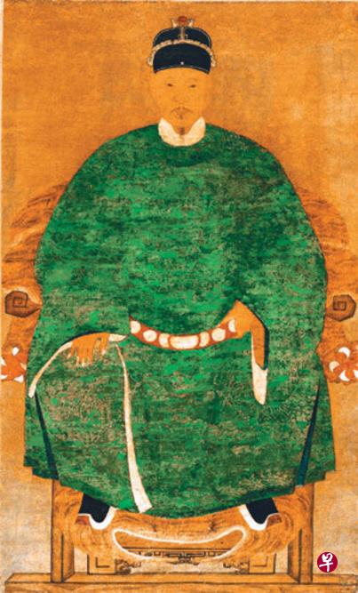 台湾博物馆藏清初绘制的郑成功画像(左图),1961年雕塑家杨英风据此画为台南延平郡王祠内郑成功塑像原貌(右上图),2008年翻新后现状(右下图)。(作者提供) 台湾博物馆藏清初绘制的郑成功画像(左图),1961年雕塑家杨英风据此画为台南延平郡王祠内郑成功塑像原貌(右上图),2008年翻新后现状(右下图)。(作者提供)