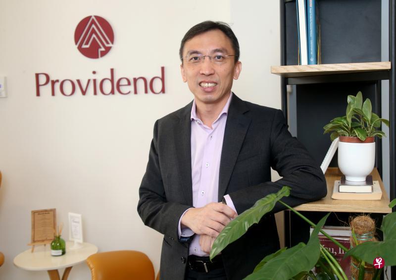 陈显耀:收入和储蓄更重要,我们应该拥有一份良好的工作,赚取不错收入,在能力范围内开支,有了多余的拿去投资。(邬福梁摄) 陈显耀:收入和储蓄更重要,我们应该拥有一份良好的工作,赚取不错收入,在能力范围内开支,有了多余的拿去投资。(邬福梁摄)