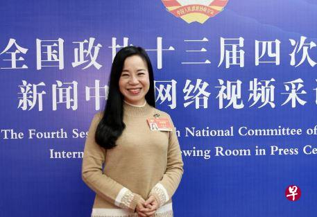 中国政协首次给政协委员颁发年度优秀履职奖,获奖的20名委员中有三名获奖原因与“爱国爱港”精神相关,其中包括出生于台湾的香港政协委员凌友诗(图)。(互联网) 中国政协首次给政协委员颁发年度优秀履职奖,获奖的20名委员中有三名获奖原因与“爱国爱港”精神相关,其中包括出生于台湾的香港政协委员凌友诗(图)。(互联网)