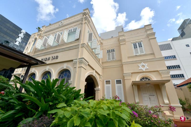 男子计划在一个周六、滑铁卢街犹太教堂(Maghain Aboth Synagogue)举行集体祈祷后,以刀子展开袭击。(海峡时报档案照) 男子计划在一个周六、滑铁卢街犹太教堂(Maghain Aboth Synagogue)举行集体祈祷后,以刀子展开袭击。(海峡时报档案照)