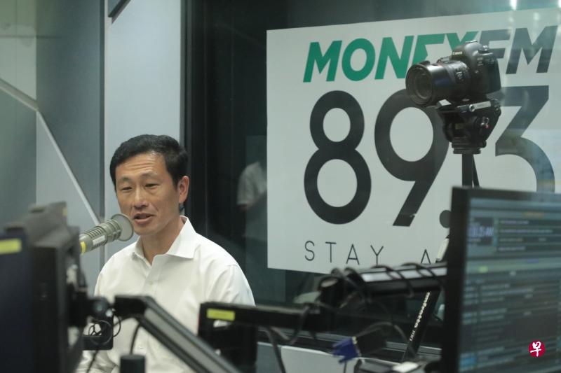 王乙康部长指出,旅客往往来新加坡三五天,因此不会愿意接受14天的隔离。因此我国须设想能安全取代14天居家通知和隔离的方案。(林国明摄) 王乙康部长指出,旅客往往来新加坡三五天,因此不会愿意接受14天的隔离。因此我国须设想能安全取代14天居家通知和隔离的方案。(林国明摄)