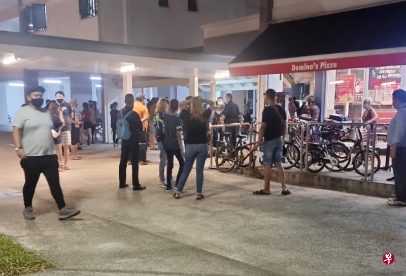 事发后,不少公众驻足围观,警员在现场调查约4小时。(受访者提供) 事发后,不少公众驻足围观,警员在现场调查约4小时。(受访者提供)