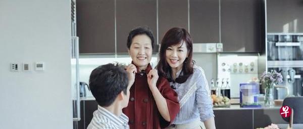 《婆婆与妈妈2》陈松伶的婆婆(中)因控制欲强成为网民议论的焦点。(互联网) 《婆婆与妈妈2》陈松伶的婆婆(中)因控制欲强成为网民议论的焦点。(互联网)