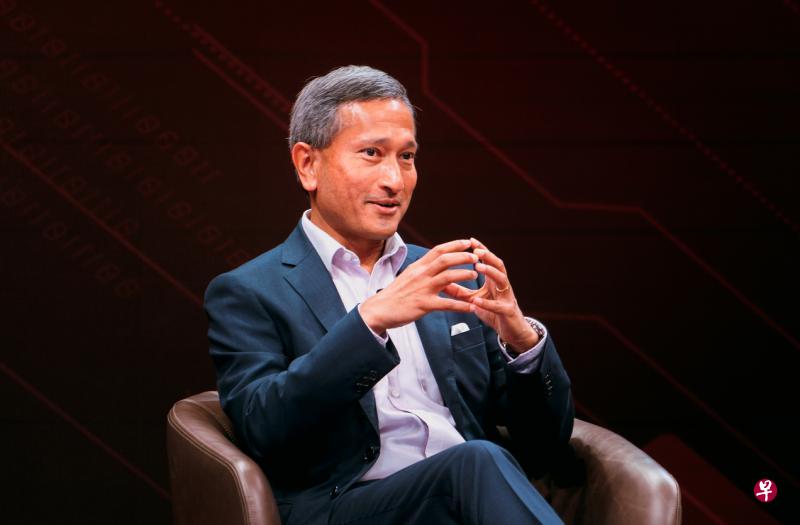 主管智慧国计划的外交部长维文医生昨晚出席“智慧国与你”系列活动时指出,我国须制定一套完善的数据政策,既能保护个人隐私和数据安全,又可让数据发挥最大价值。(智慧国及数码政府署提供) 主管智慧国计划的外交部长维文医生昨晚出席“智慧国与你”系列活动时指出,我国须制定一套完善的数据政策,既能保护个人隐私和数据安全,又可让数据发挥最大价值。(智慧国及数码政府署提供)