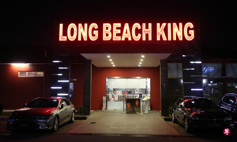 长提海霸王今年6月租约到期后不再续约,伫立体育场林荫道的海鲜馆从此绝迹。(庄耿闻摄) 长提海霸王今年6月租约到期后不再续约,伫立体育场林荫道的海鲜馆从此绝迹。(庄耿闻摄)
