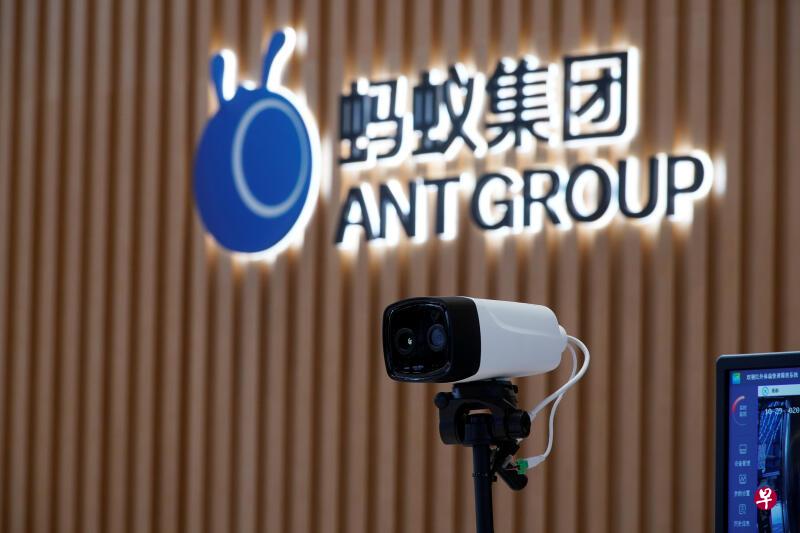 蚂蚁集团发生高层人事变动,蚂蚁集团CEO胡晓明辞任,董事长井贤栋将兼任CEO。图为蚂蚁集团杭州总部的集团徽标。(路透社档案照) 蚂蚁集团发生高层人事变动,蚂蚁集团CEO胡晓明辞任,董事长井贤栋将兼任CEO。图为蚂蚁集团杭州总部的集团徽标。(路透社档案照)