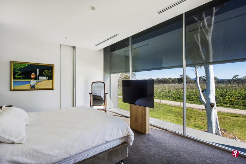 比利时品牌Renson在新加坡推出最新Fixscreen Evo100户外卷帘。(品牌提供) 比利时品牌Renson在新加坡推出最新Fixscreen Evo100户外卷帘。(品牌提供)