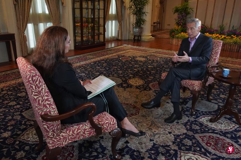 李显龙本月初接受英国广播公司(BBC)的专访,访谈今早播出。(新加坡通讯及新闻部提供) 李显龙本月初接受英国广播公司(BBC)的专访,访谈今早播出。(新加坡通讯及新闻部提供)