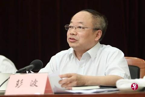 根据微信公众号及网上公开信息,64岁的彭波是湖南南县人,毕业于北京大学中文系新闻学,早年在传媒工作,曾任中国青年报社国际部副主任等。(互联网) 根据微信公众号及网上公开信息,64岁的彭波是湖南南县人,毕业于北京大学中文系新闻学,早年在传媒工作,曾任中国青年报社国际部副主任等。(互联网)