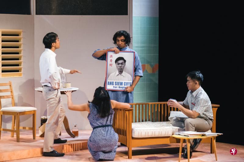 英语剧《新加坡三部曲》探讨政治与人际情感之间的关系。（Gordon Khoo ／摄影）