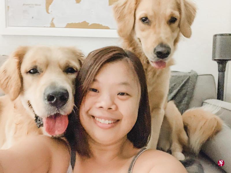 范玉敏与三个朋友发现他们所制作的咬胶受到狗儿的喜爱,因此决定在去年11月开始了专卖天然狗咬胶的网店。(受访者提供) 范玉敏与三个朋友发现他们所制作的咬胶受到狗儿的喜爱,因此决定在去年11月开始了专卖天然狗咬胶的网店。(受访者提供)