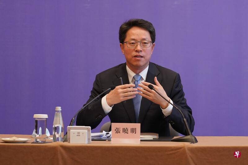 中国全国人大法工委、国务院港澳办和中联办昨天第二日举行座谈会,就落实全国人大关于改革香港选举制度的决定,听取各界意见,港澳办副主任张晓明(图)主持座谈会。(中新社) 中国全国人大法工委、国务院港澳办和中联办昨天第二日举行座谈会,就落实全国人大关于改革香港选举制度的决定,听取各界意见,港澳办副主任张晓明(图)主持座谈会。(中新社)