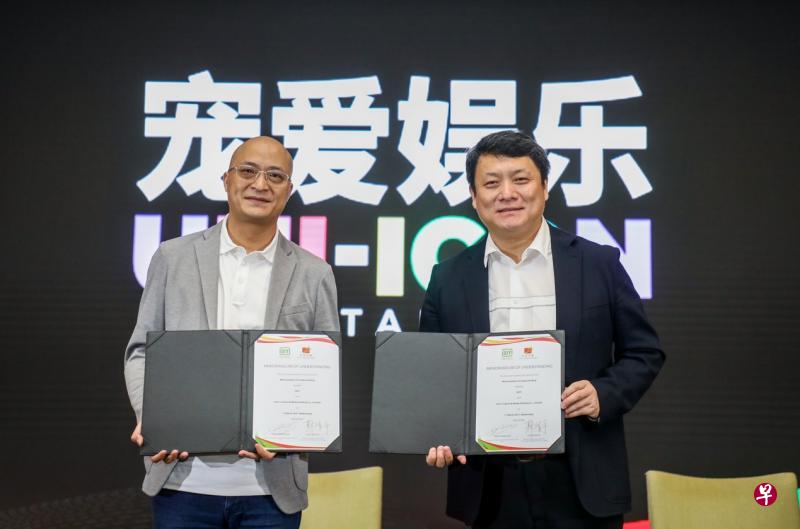 爱奇艺与长信传媒携手打造东南亚最大艺人经纪公司“宠爱娱乐”。图为杨向华(左)及郭靖宇。 爱奇艺与长信传媒携手打造东南亚最大艺人经纪公司“宠爱娱乐”。图为杨向华(左)及郭靖宇。