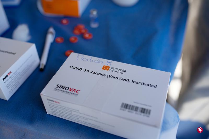 一旦获得批准,科兴疫苗(Sinovac)将成为在我国接种的第三款疫苗,目前已开始接种的两款疫苗为辉瑞和莫德纳疫苗。(路透社) 一旦获得批准,科兴疫苗(Sinovac)将成为在我国接种的第三款疫苗,目前已开始接种的两款疫苗为辉瑞和莫德纳疫苗。(路透社)