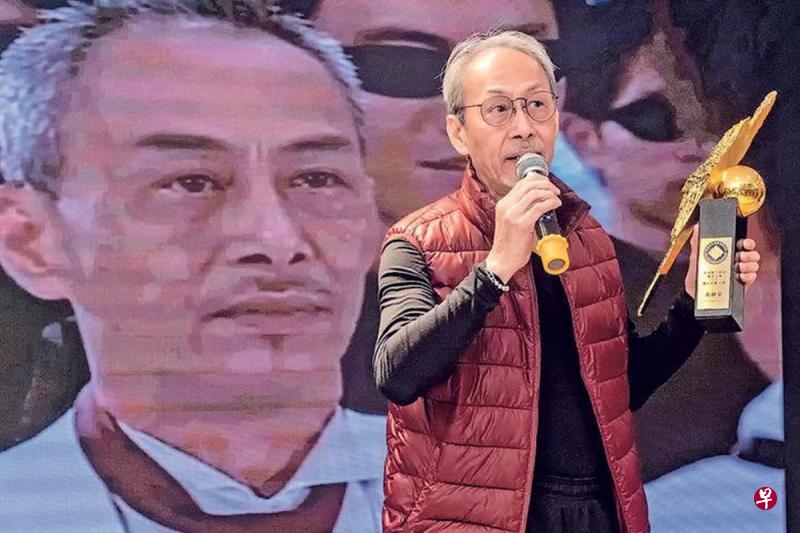 黄树棠去年在香港动作特技员公会新春团拜中获颁“杰出贡献奖”,当时精神不错。(互联网) 黄树棠去年在香港动作特技员公会新春团拜中获颁“杰出贡献奖”,当时精神不错。(互联网)