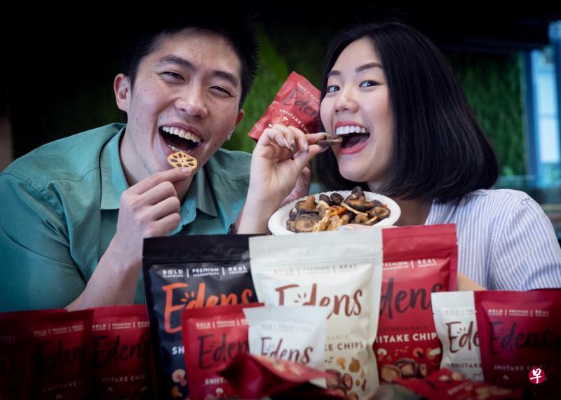 新大毕业生张嘉娜(右)和曾庆桓创办Edens健康食品品牌。(陈来福摄) 新大毕业生张嘉娜(右)和曾庆桓创办Edens健康食品品牌。(陈来福摄)