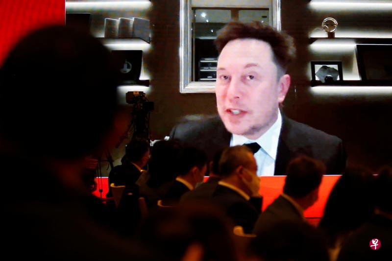 特斯拉首席执行官马斯克昨天以视讯参加中国发展高层论坛的小组讨论，敦促中美加强互信。（路透社）