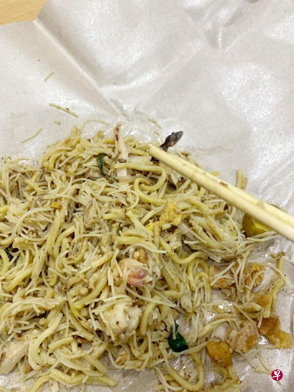 男子申诉,福建虾面有“壁虎”,找老板理论,还将照片放上网。(受访者提供) 男子申诉,福建虾面有“壁虎”,找老板理论,还将照片放上网。(受访者提供)