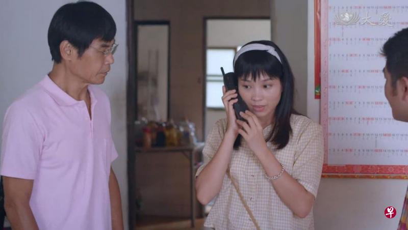夏靖庭（左）饰演憨厚的丈夫，尊重疼惜阮秋姮演的妻子。（互联网）