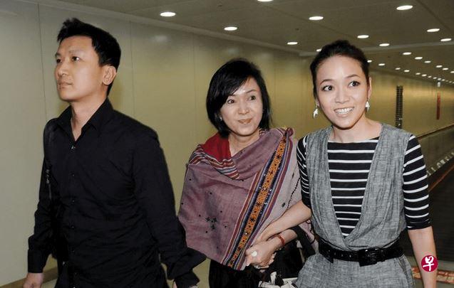 黄柏俊(左起)、林月云和侯佩岑上了真人秀《婆婆和妈妈2》,经历舆论风暴。(互联网) 黄柏俊(左起)、林月云和侯佩岑上了真人秀《婆婆和妈妈2》,经历舆论风暴。(互联网)