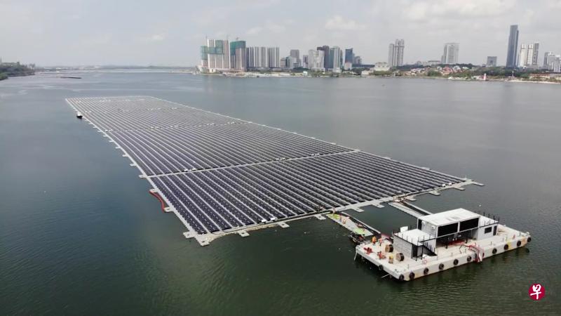 由本地太阳能公司星生能源集团建造的离岸浮动光伏系统已竣工，预计每年可以生产约602万千瓦时的电力，约等于1380个四房式组屋单位一年的用电量。（星生能源集团提供）