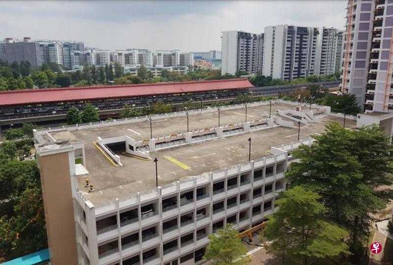 七个务农空间中,只有一个属于独立试验田,地点在裕廊西52街第517B座的多层停车场顶层。(食品局提供) 七个务农空间中,只有一个属于独立试验田,地点在裕廊西52街第517B座的多层停车场顶层。(食品局提供)